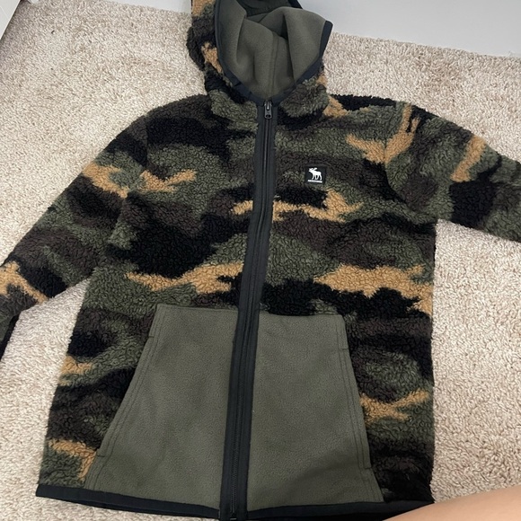 Abercrombie Kids Boys Cozy Camouflage  Fleece Zip Front Hooded Jacket - Picture 1 of 7